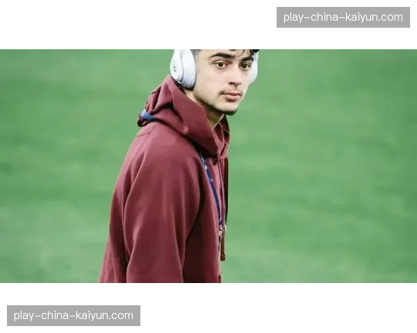 特写：拜仁小将帕夫洛维奇首次国家队征召后的训练瞬间