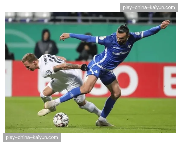 战术演化追踪:从马赛的激进逼抢到里昂的稳健结构,看混合防守如何塑造法甲格局 战术演化追踪:从马赛的激进逼抢到里昂的稳健结构,看混合防守如何塑造法甲格局